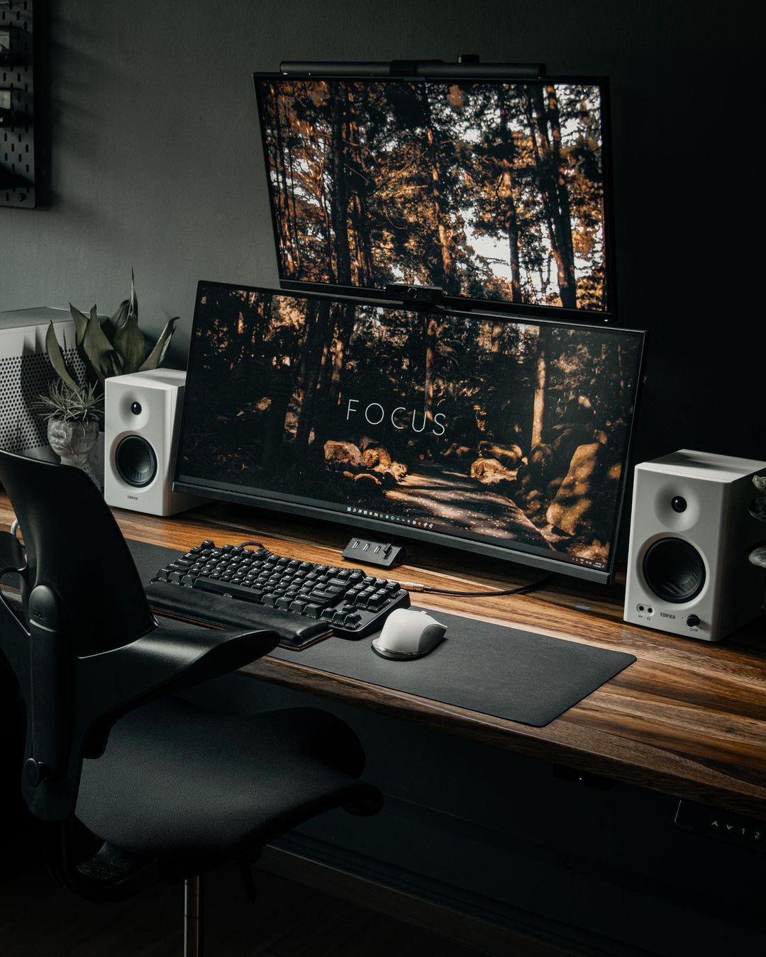 SETUP BÀN LÀM VIỆC PHA CHÚT U TỐI NHƯNG KHÔNG KÉM PHẦN ẤM CÚNG 🍵