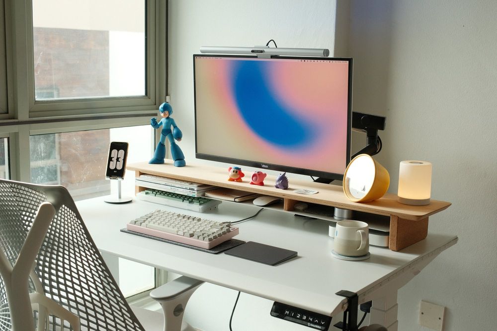 Không gian làm việc gọn gàng của một Designer tại Singapore – Mac Setups