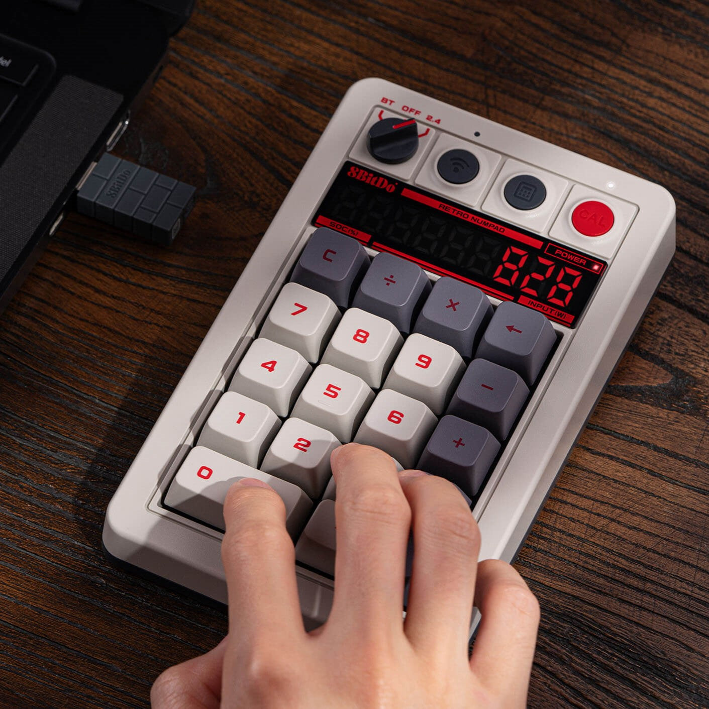 Bàn phím số cơ 8BitDo Retro 18 Phiên bản C64 – Mac Setups